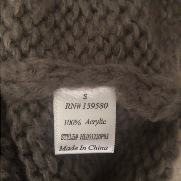 Pink Lily Kicked Back Charcoal Henley Sweater size Small - Picture 4 of 6